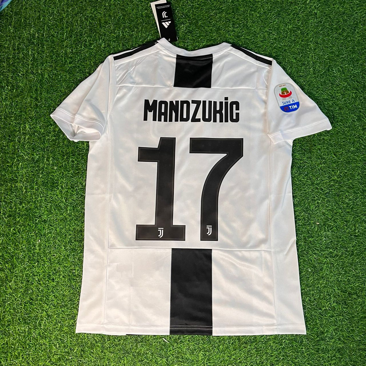 Mario Mandzukic Juventus 2018 2019 Retro Jersey – Back View