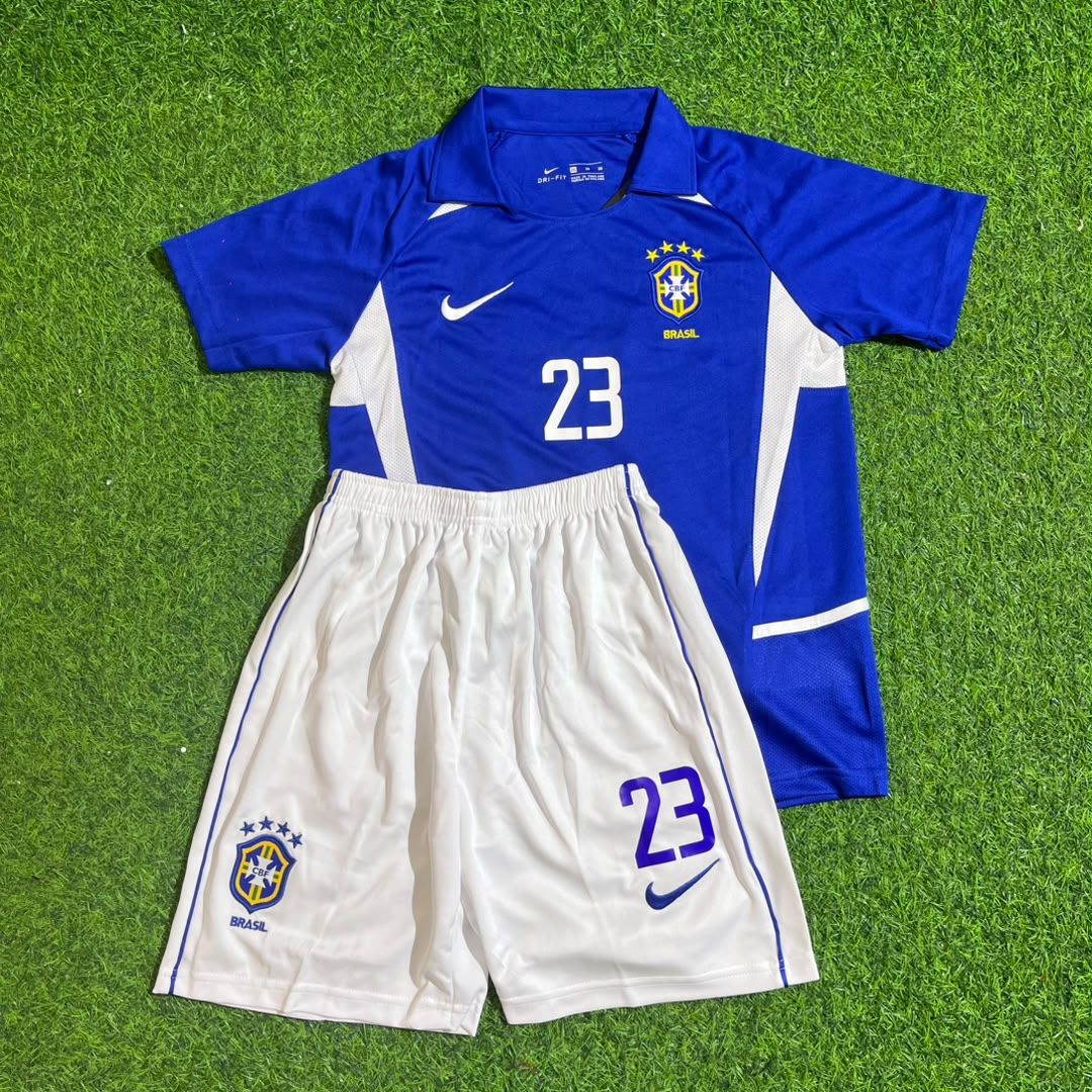 Kaka Leite Brazil 2002 World Cup Away Kids Kit – Kit Jersey for Children – | KinderTrikot | Enfant – Front View