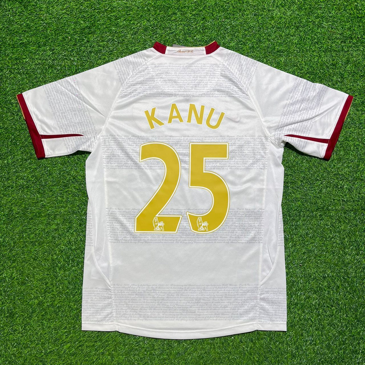 2004/05 Kanu Arsenal Away Retro White Football Jersey – Back View