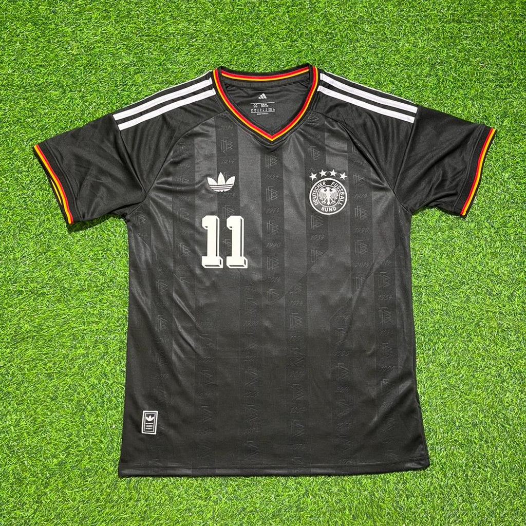 Karl-Heinz Rummenigge #11 Deutschland Schwarz Retro Vintage – Front View