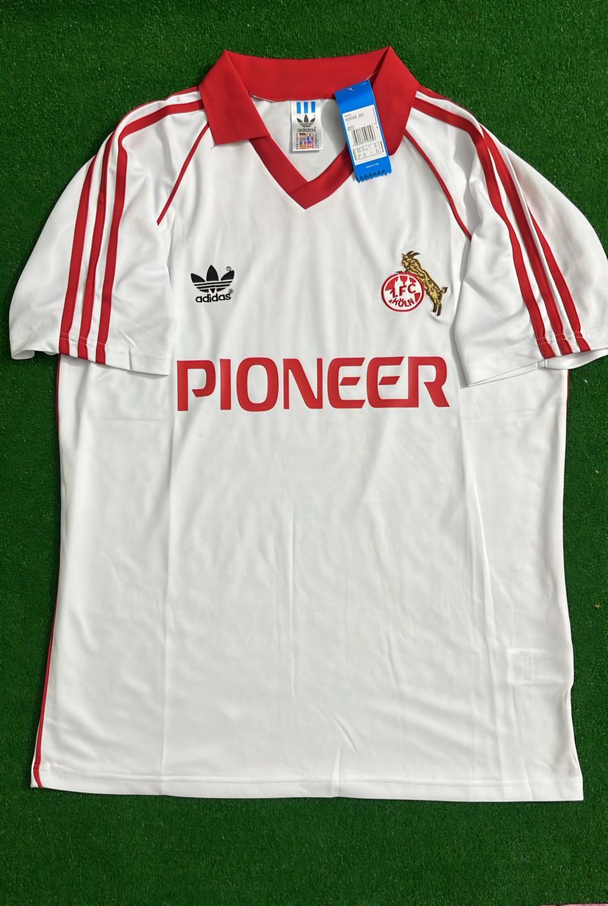 Lukas Podolski FC Köln Retro Football Jersey – Detailed View