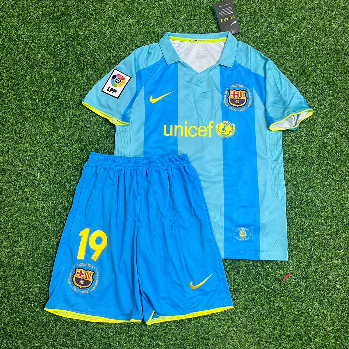 Lionel Messi Barcelona #19 Debut Retro Kids Football Jersey – Front View