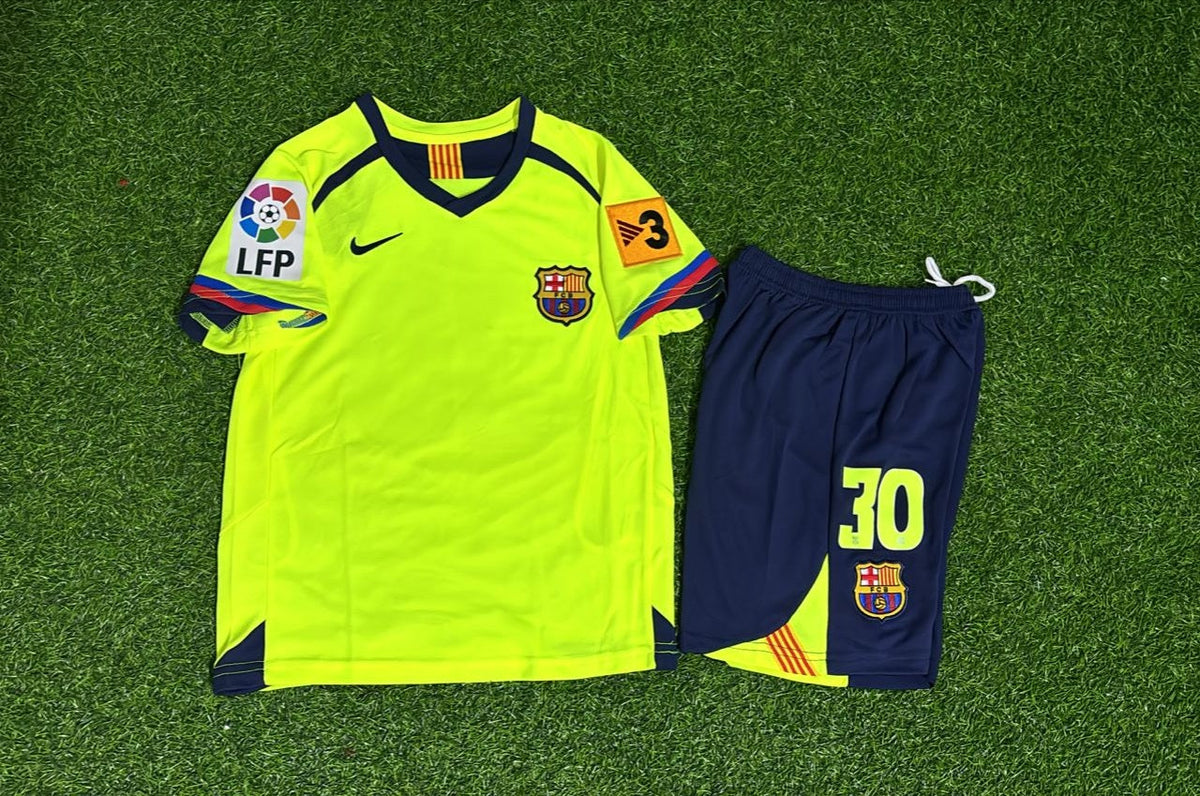 2005/06 Barcelona Retro Kids Football Kit Lionel Messi