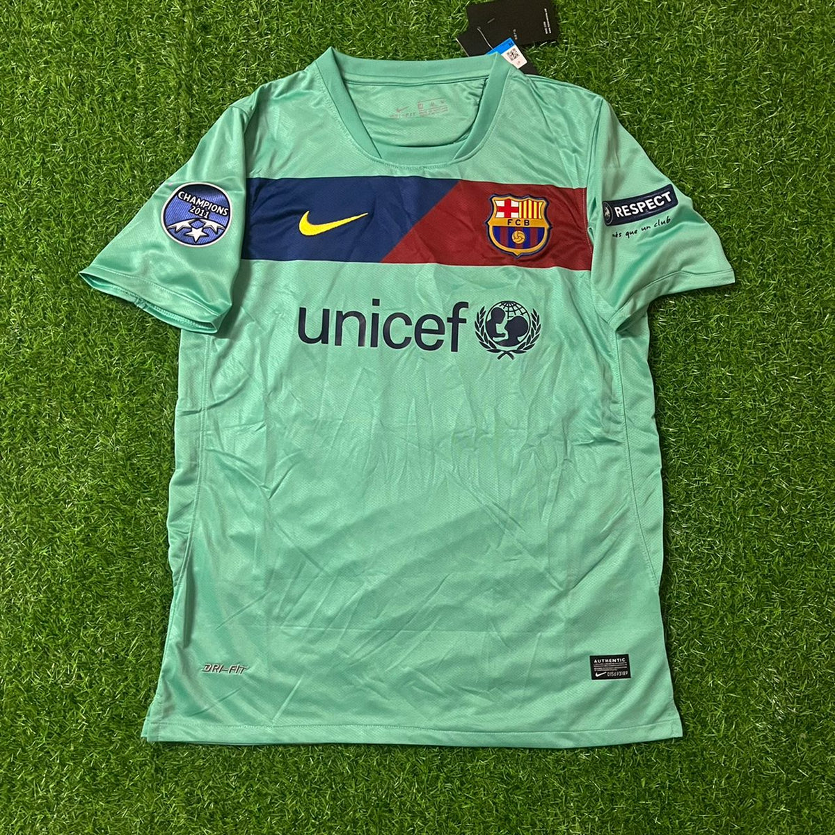 2011/12 Xavi 6 - Barcelona Blue Red Home Retro Football Jersey – Front View