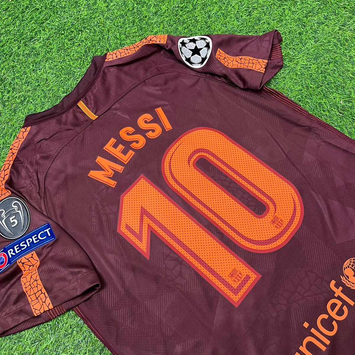 Lionel Messi Barcelona 2017-2018 Third Retro Football Jersey – Detailed View