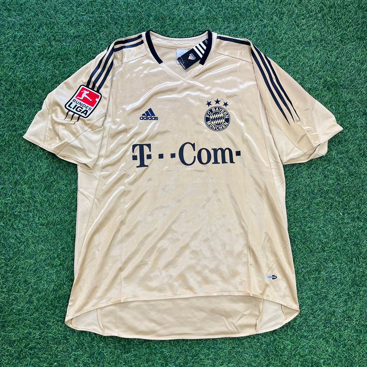 Mehmet Scholl Bayern München 2004/05 Retro Golden Set – Front View