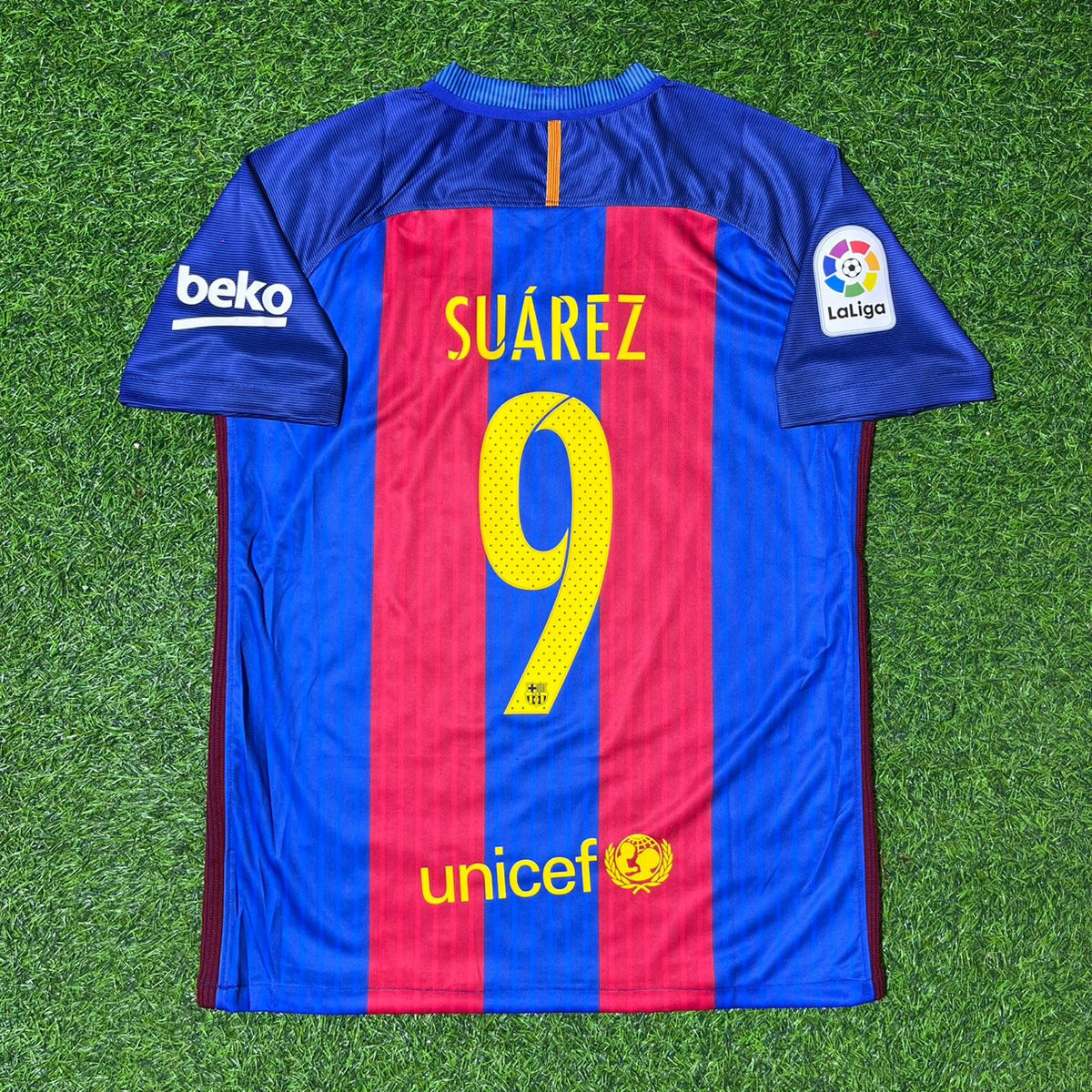 Luis Suarez #9 FC Barcelona 2016-2017 Home Retro Football Jersey – Back View