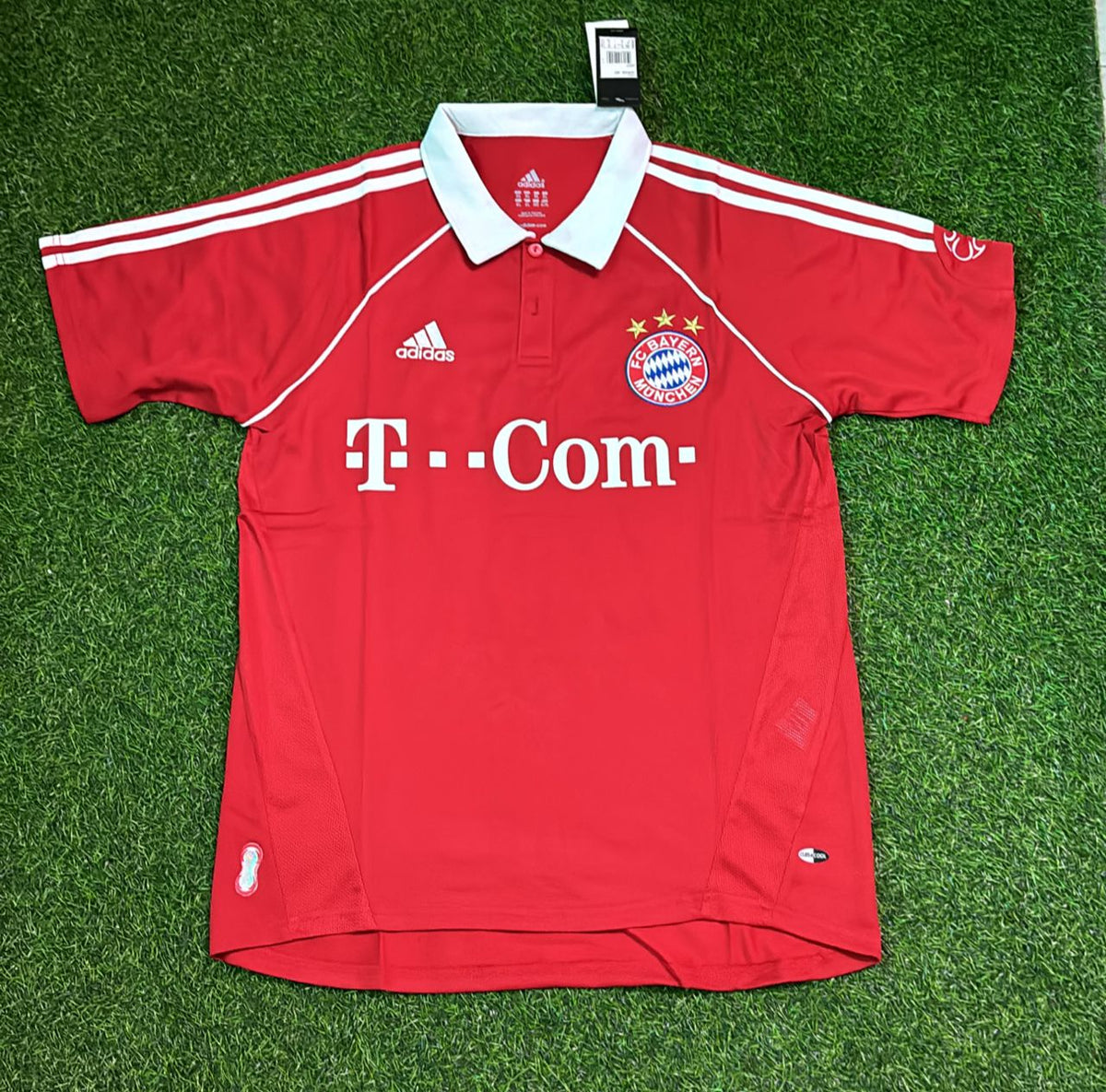 Robert Lewandowski Bayern Munich Red Retro Football Jersey – Front View