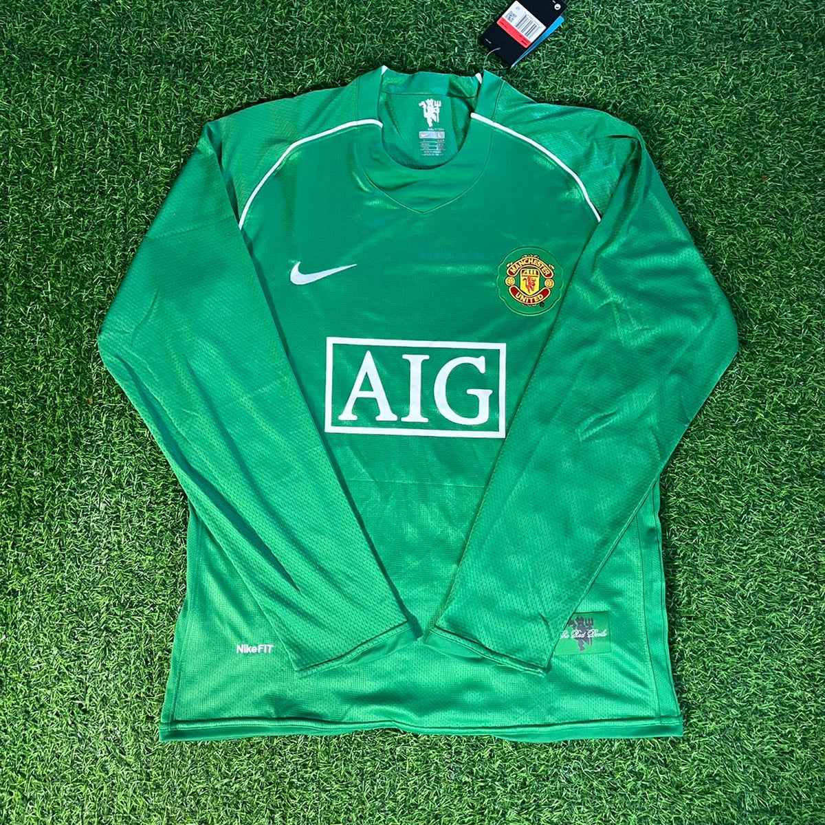 Manchester United Green Retro Long Sleeve Goalkeeper Football Jersey Edwin van der Sar – Detailed View