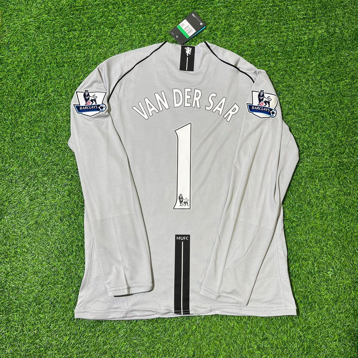 Manchester United Grey Retro Long Sleeve Goalkeeper Football Jersey Edwin van der Sar – Back View