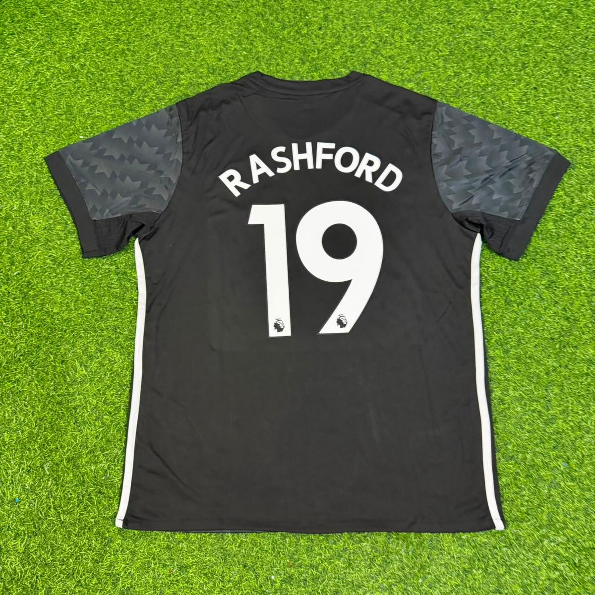 Marcus Rashford Manchester United 2017-2018 Black Retro Football Jersey – Back View