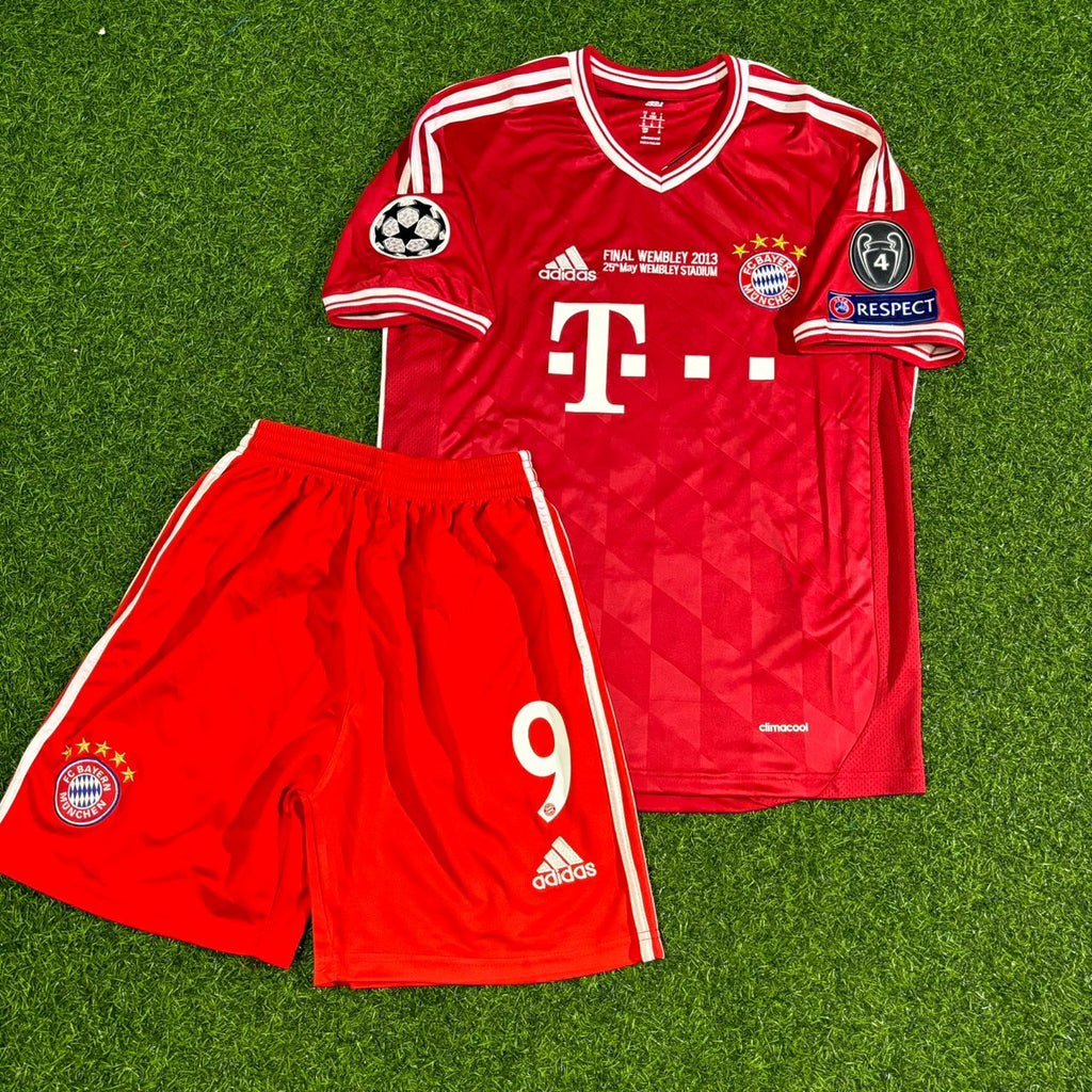 Bayern Munich 2013 Champions League Final Kids Retro Football Jersey – Mario Mandžukić #9 – Front View