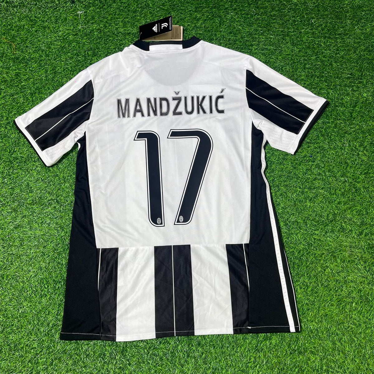 Juventus 2016/17 Home Retro Football Jersey – Mario Mandzukic – Back View
