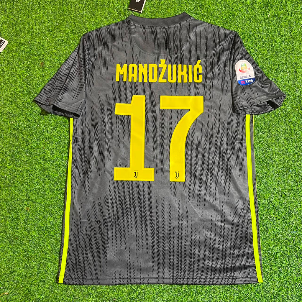 Juventus 2017-2018 Retro Home Football Jersey – Mario Mandžukić 17# – Back View