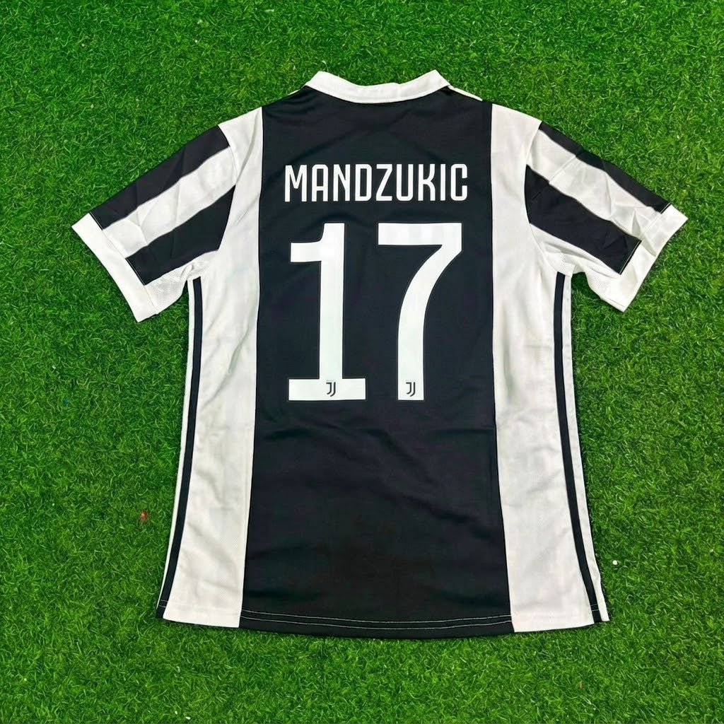 Mario Mandžukić #17 Juventus 2017-2018 Retro Football Jersey – Back View