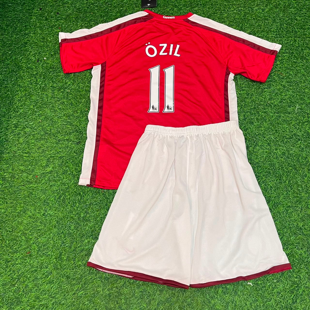 2008/10 Mesut Özil Arsenal Retro Kids Football Jersey Collection – Back View