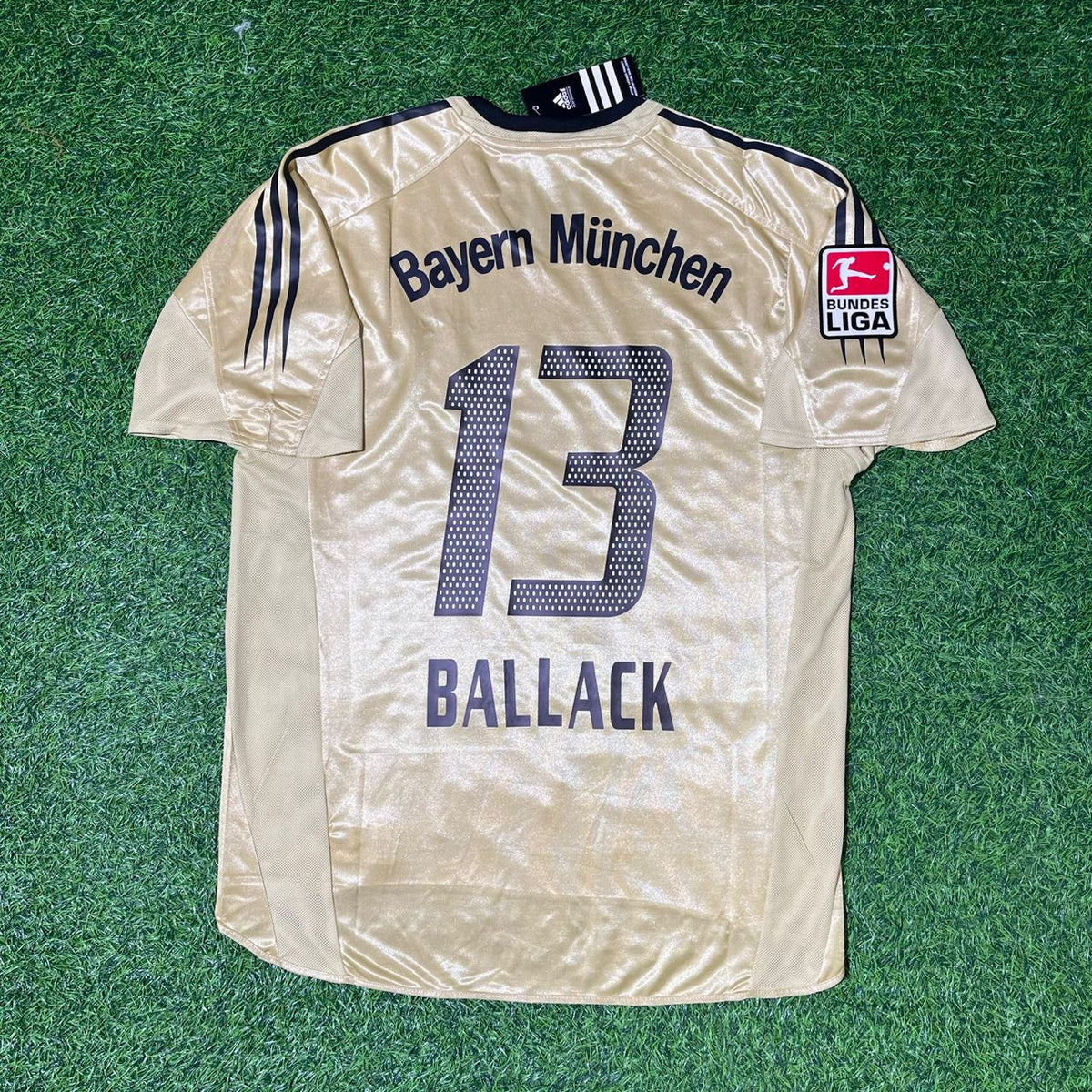Michael Ballack München 2004/05 Retro Golden Set – Back View