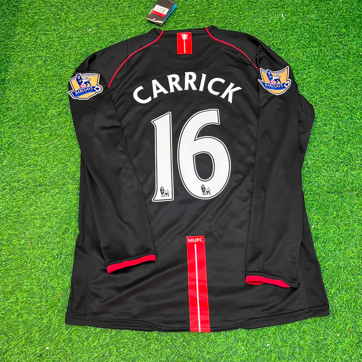 Michael Carrick 2007-2008 Manchester United Black Retro Jersey – Back View