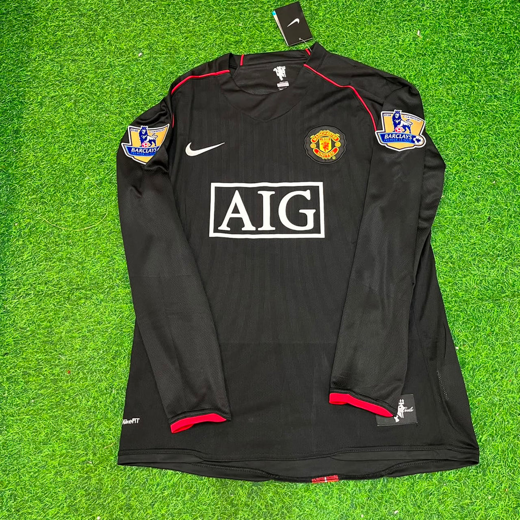 Michael Carrick 2007-2008 Manchester United Black Retro Jersey – Front View