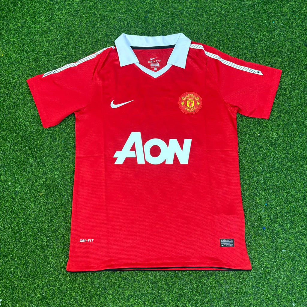 Manchester United 2010/2011 Retro Home Football Jersey – Michael Carrick – Front View