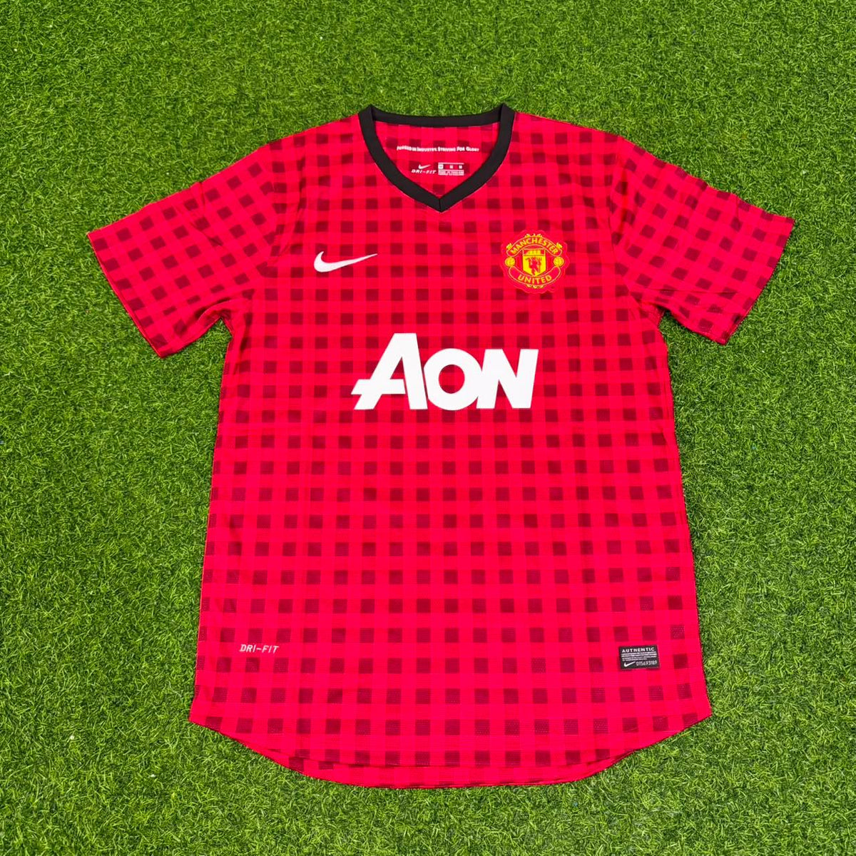 Michael Carrick Manchester United 2012 2013 Season Red Retro Jersey – Front View