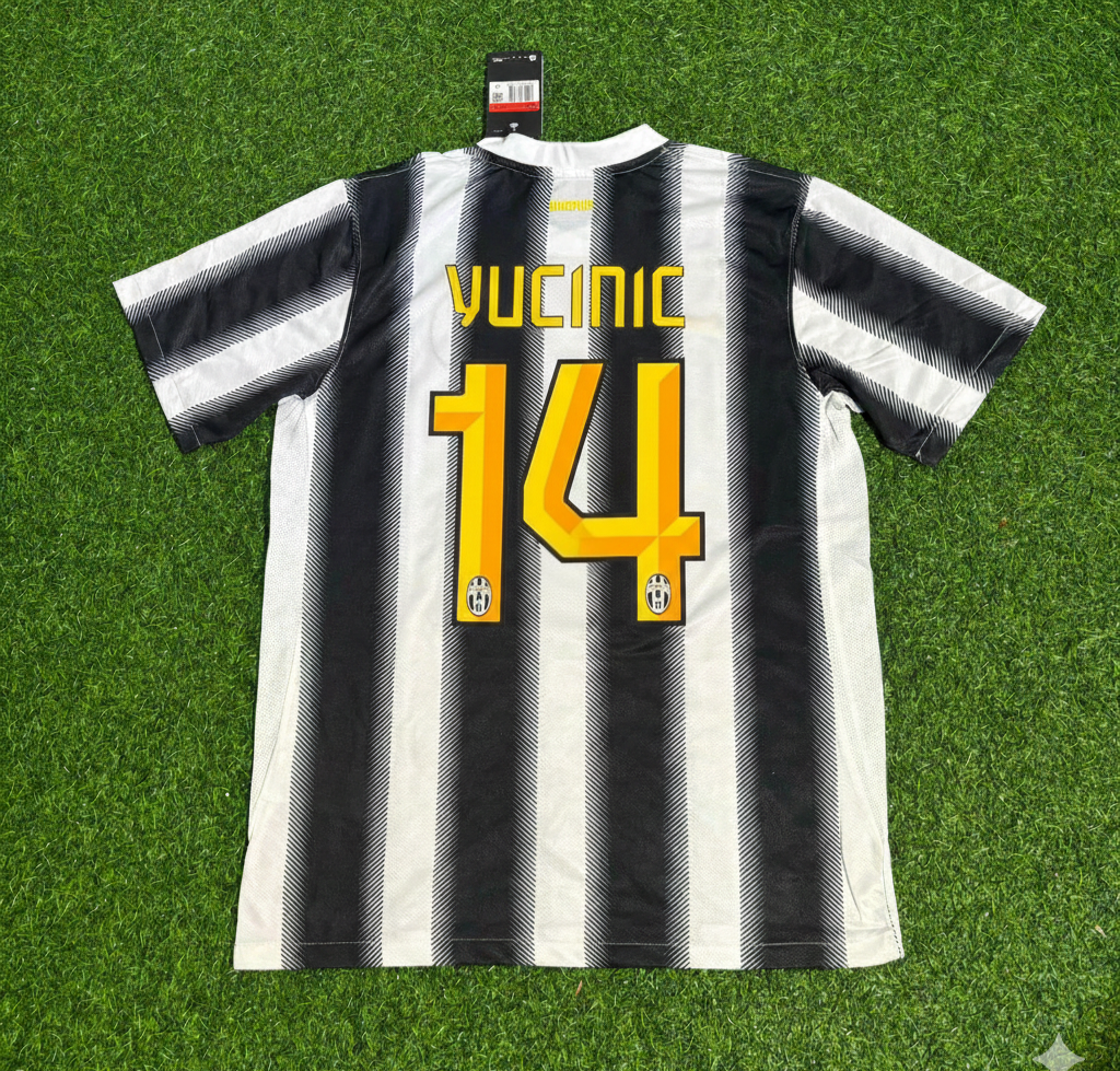 Juventus Home 2011 2012 Season Retro Jersey – Mirko Vucinic – Back View