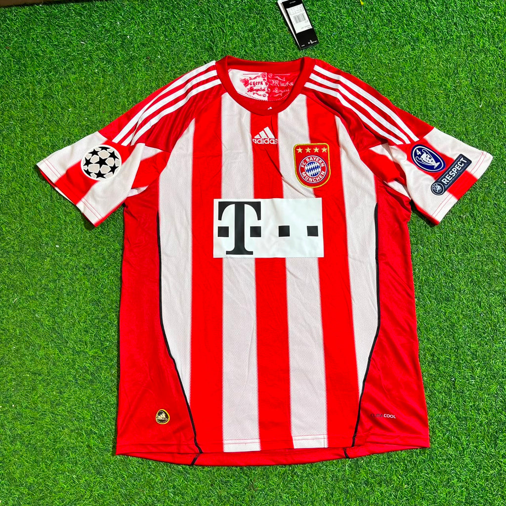Miroslav Klose Bayern Munich 2010/11 Home Jersey – Front View
