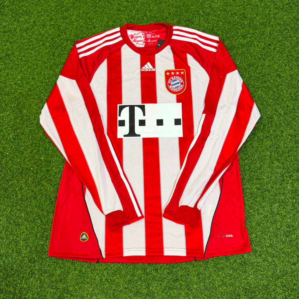 Miroslav Klose FC Bayern Munich 2010/11 Red Retro Jersey – Front View