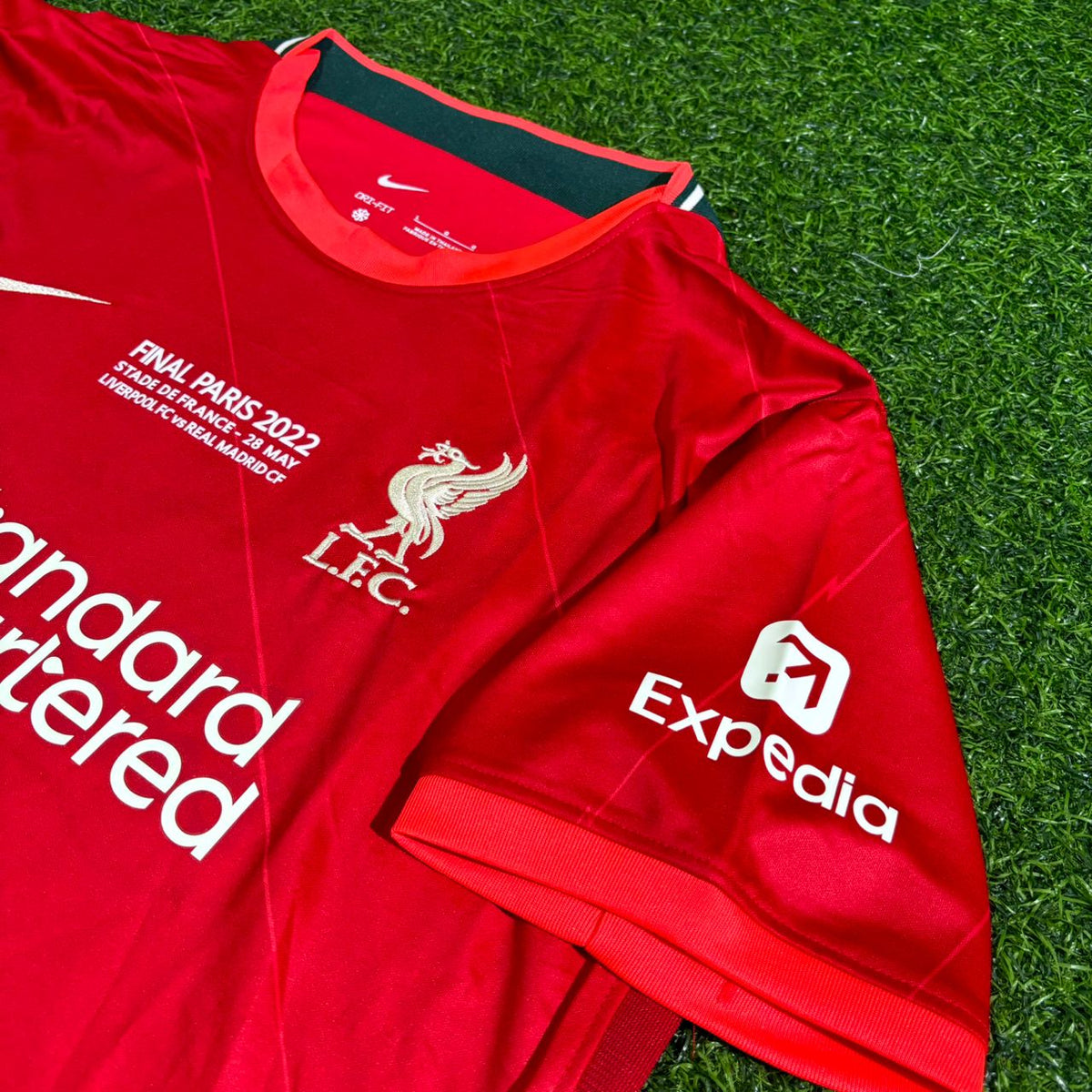 2022 Andrew Robertson #26 Liverpool Champions League Final Home Retro Football Jersey – Detailed View