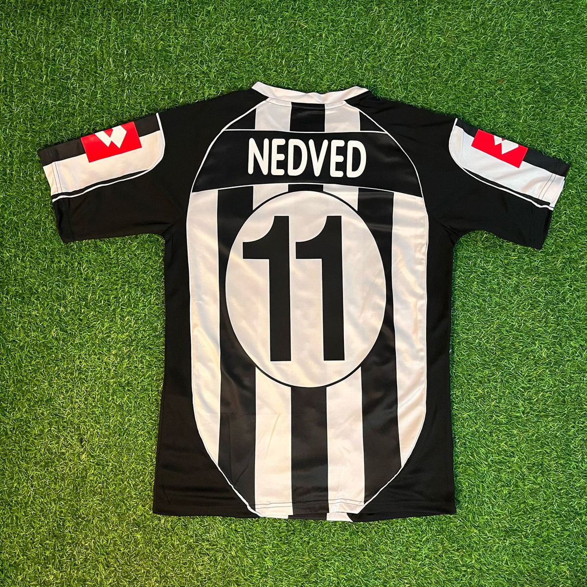 Pavel Nedvěd Juventus 2002 2003 Retro Football Jersey – Detailed View
