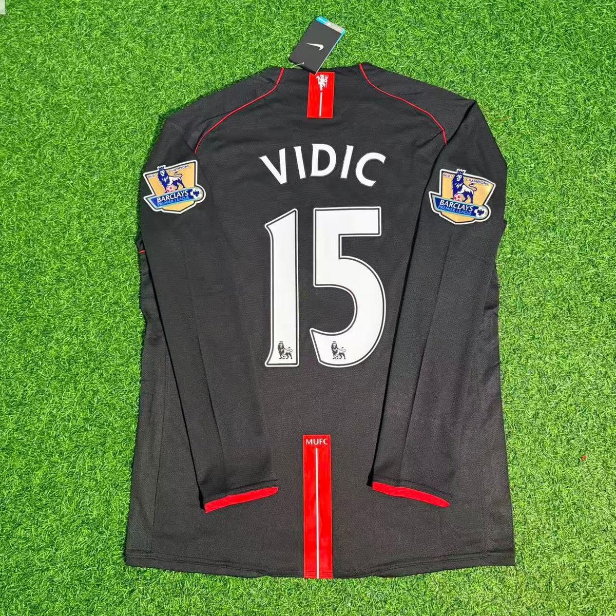Nemanja Vidic 2007-2008 Manchester United Black Retro Jersey – Back View