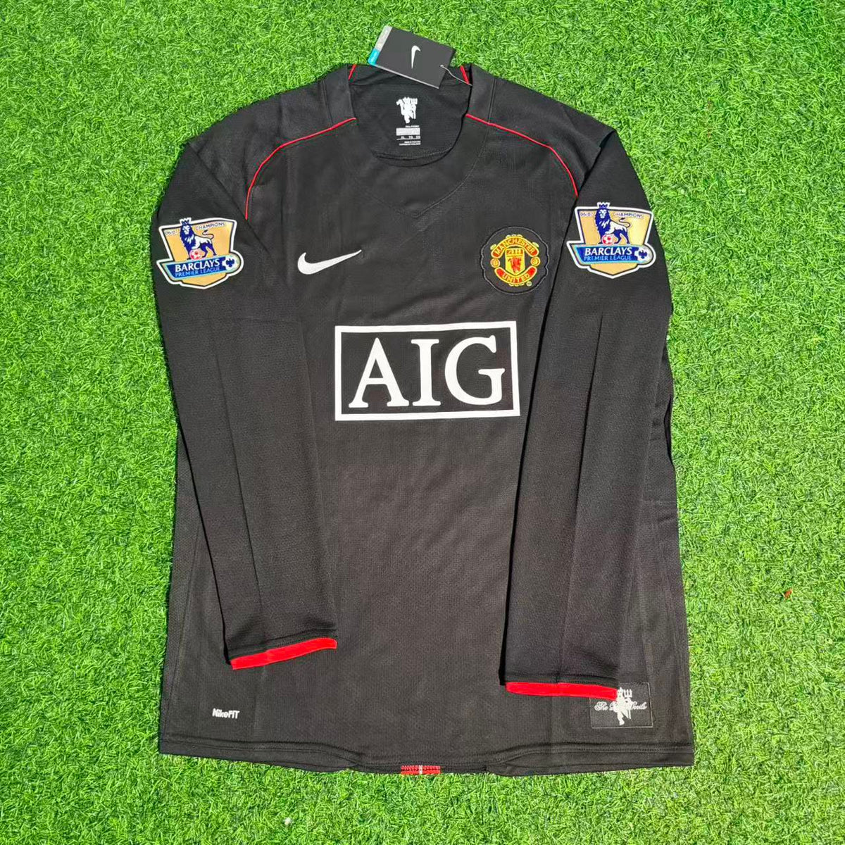 Nemanja Vidic 2007-2008 Manchester United Black Retro Jersey – Front View