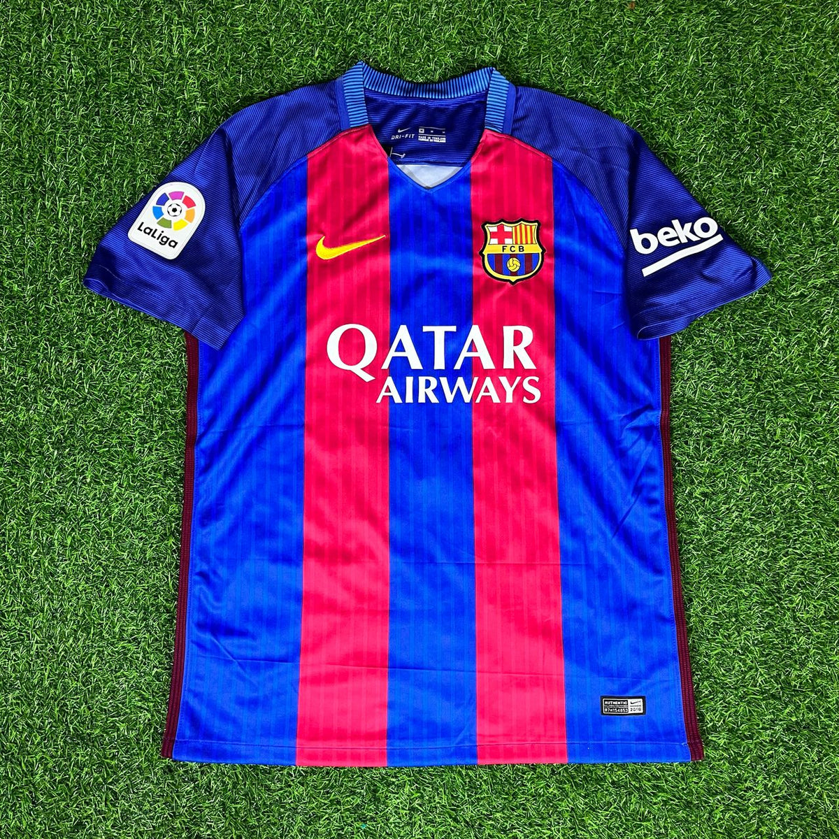 Neymar Jr 11 – FC Barcelona 2016/17 Home Retro Jersey – Front View
