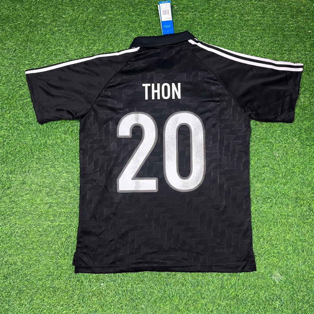 1990 Olaf Thon Deutschland WM Schwarzes Retro Fußballtrikot Jersey – Back View