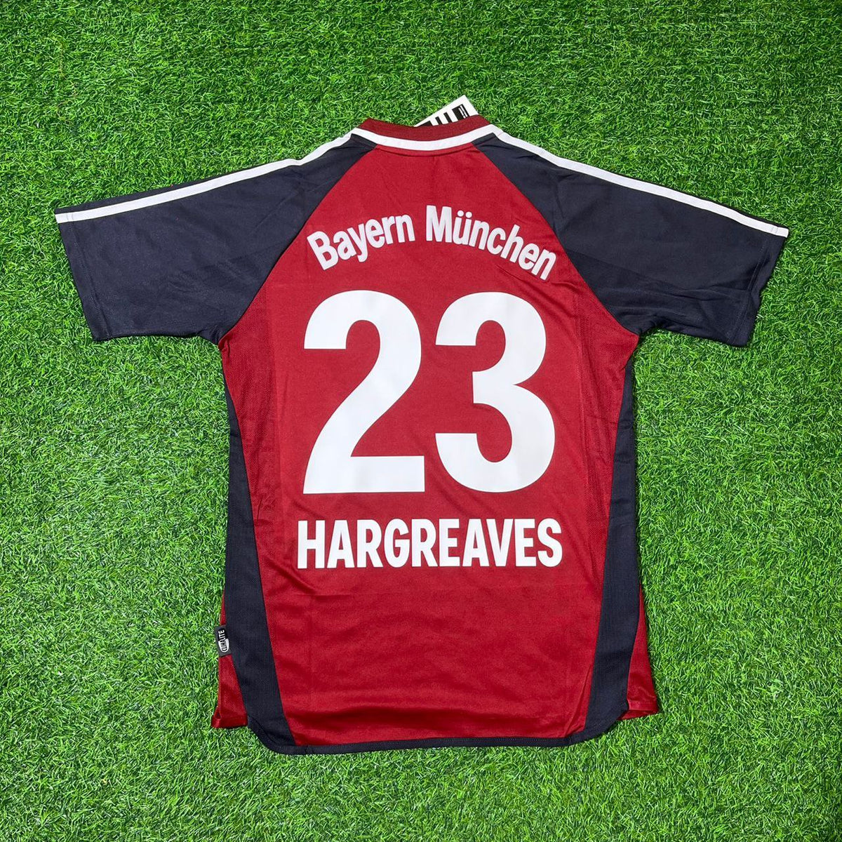 2001/02 Owen Hargreaves Bayern Munich Red Retro Football Jersey – Back View