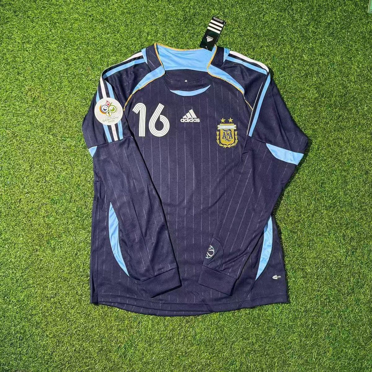 Argentina 2006 World Cup Long Sleeve Retro Football Jersey – Pablo Aimar – Front View