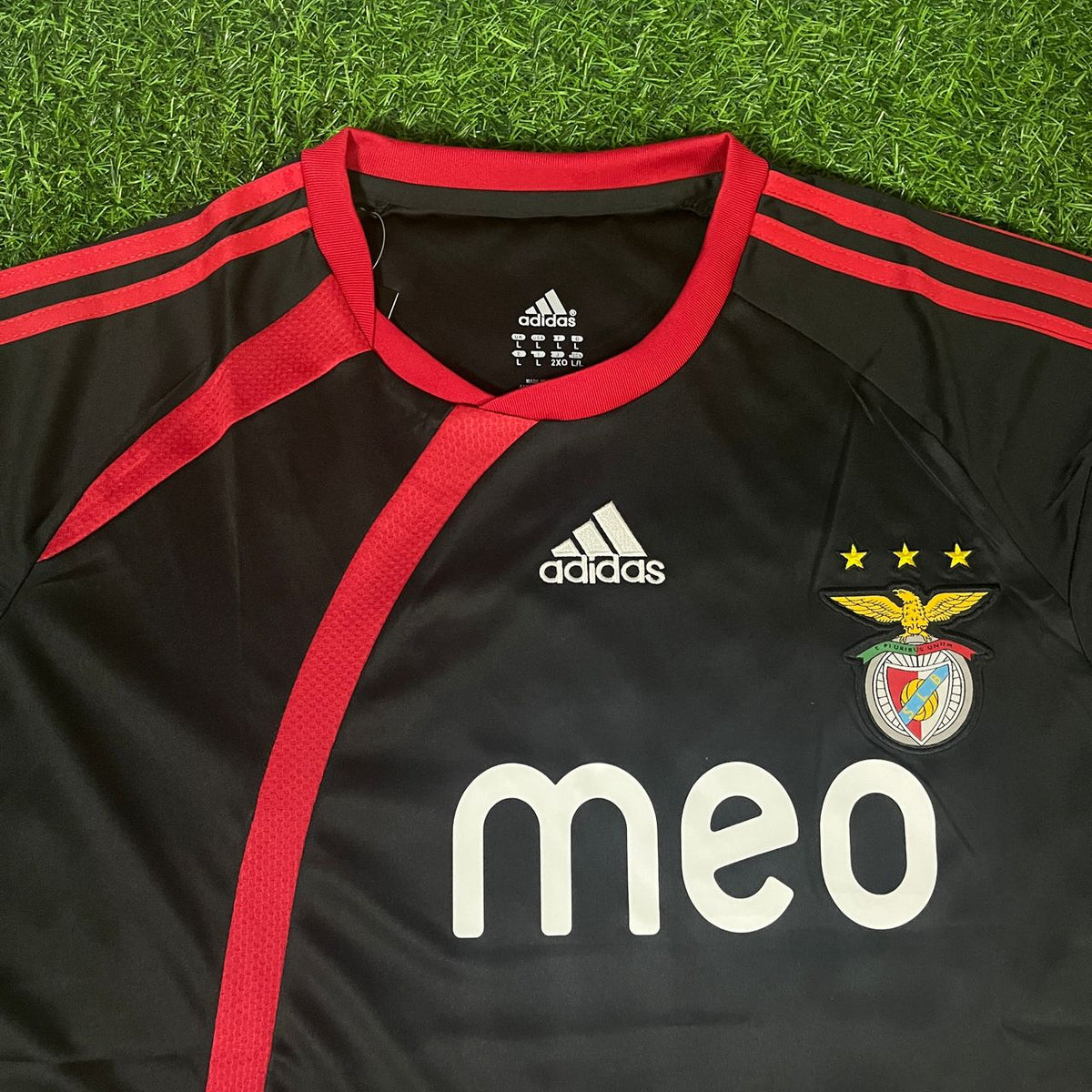 Pablo Aimar 10 – Benfica 2009/2010 Away Black Retro Kit Jersey – Detailed View