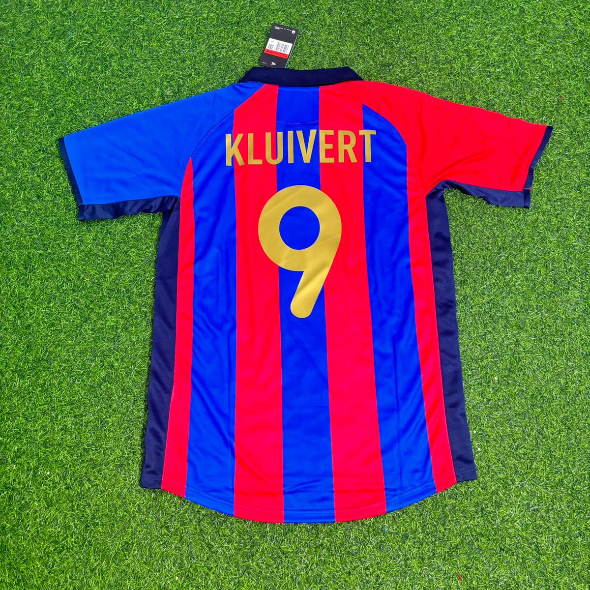 Patrick Kluivert 9 – Barcelona 2001/2002 Home Retro Kit Jersey – Back View