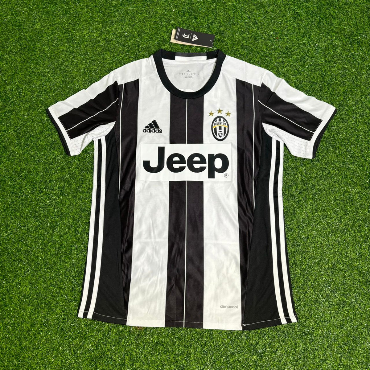 Juventus 2016-2017 Home Retro Football Jersey – Paul Pogba – Front View