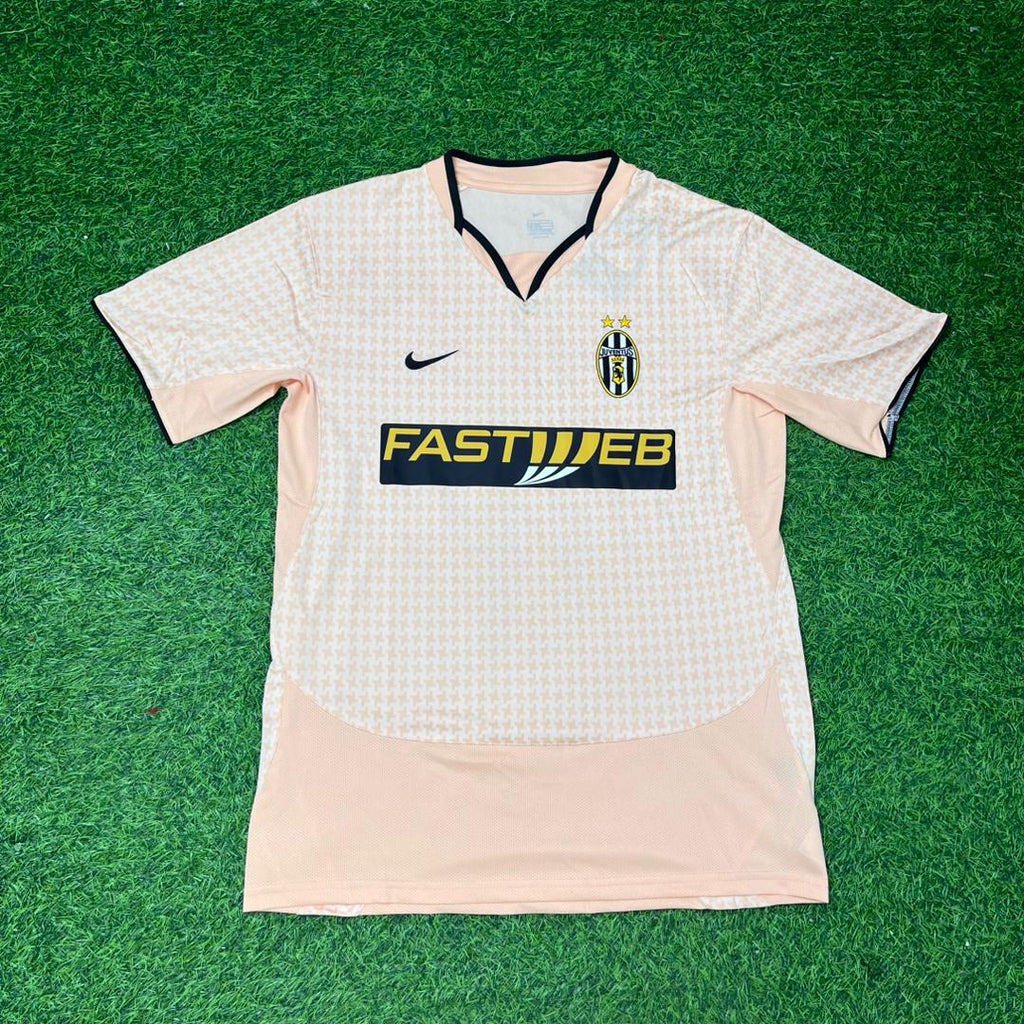 Juventus 2003-2004 Away Retro Football Jersey – Pavel Nedvěd #11 – Front View
