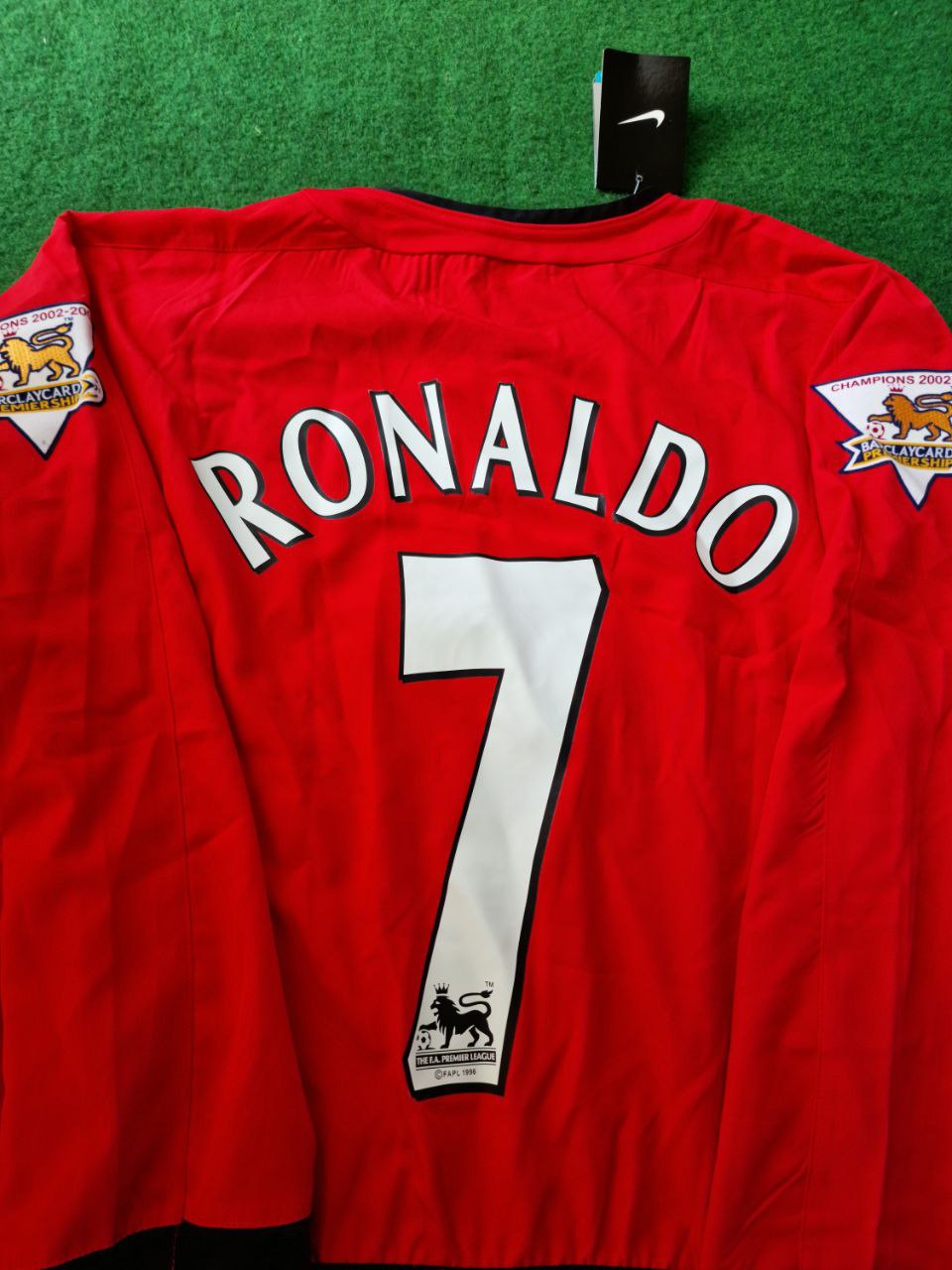 Cristiano Ronaldo Manchester United 2002 2004 Red Retro Long Sleeve Jersey – Detailed View