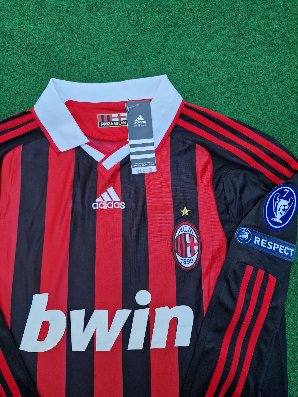 2010/11 Ronaldinho AC Milan Season Retro Football Jersey – Detailed View