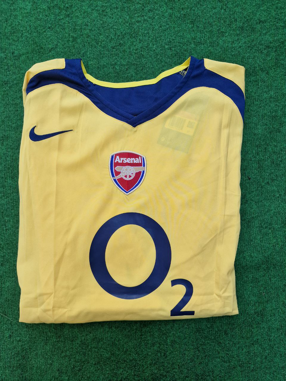 Emmanuel Adebayor 25 - Arsenal 2005/06 Yellow Retro Kit Jersey – Detailed View