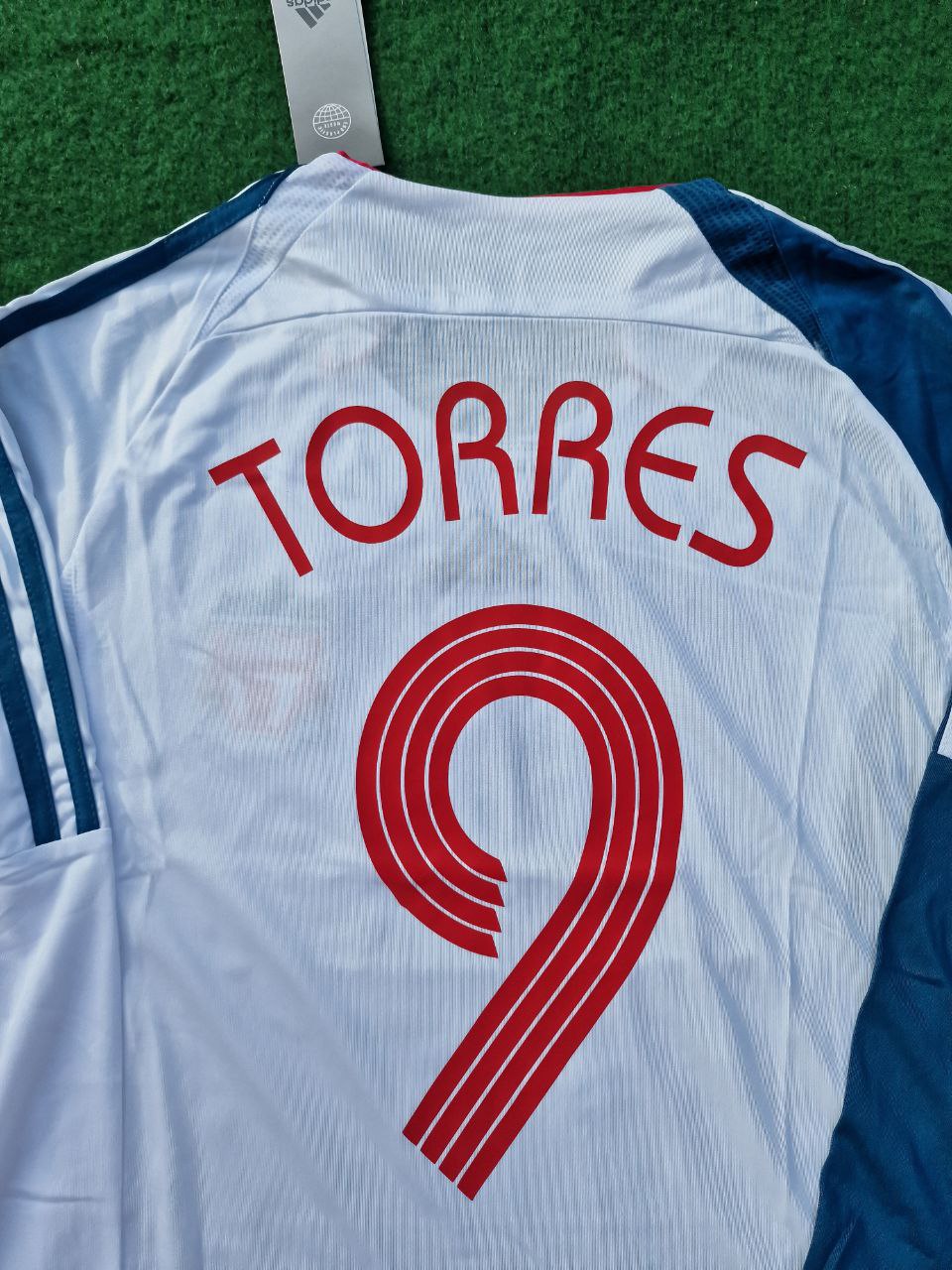 Fernando Torres Liverpool 2007 White Blue Long Sleeve Retro Jersey – Detailed View