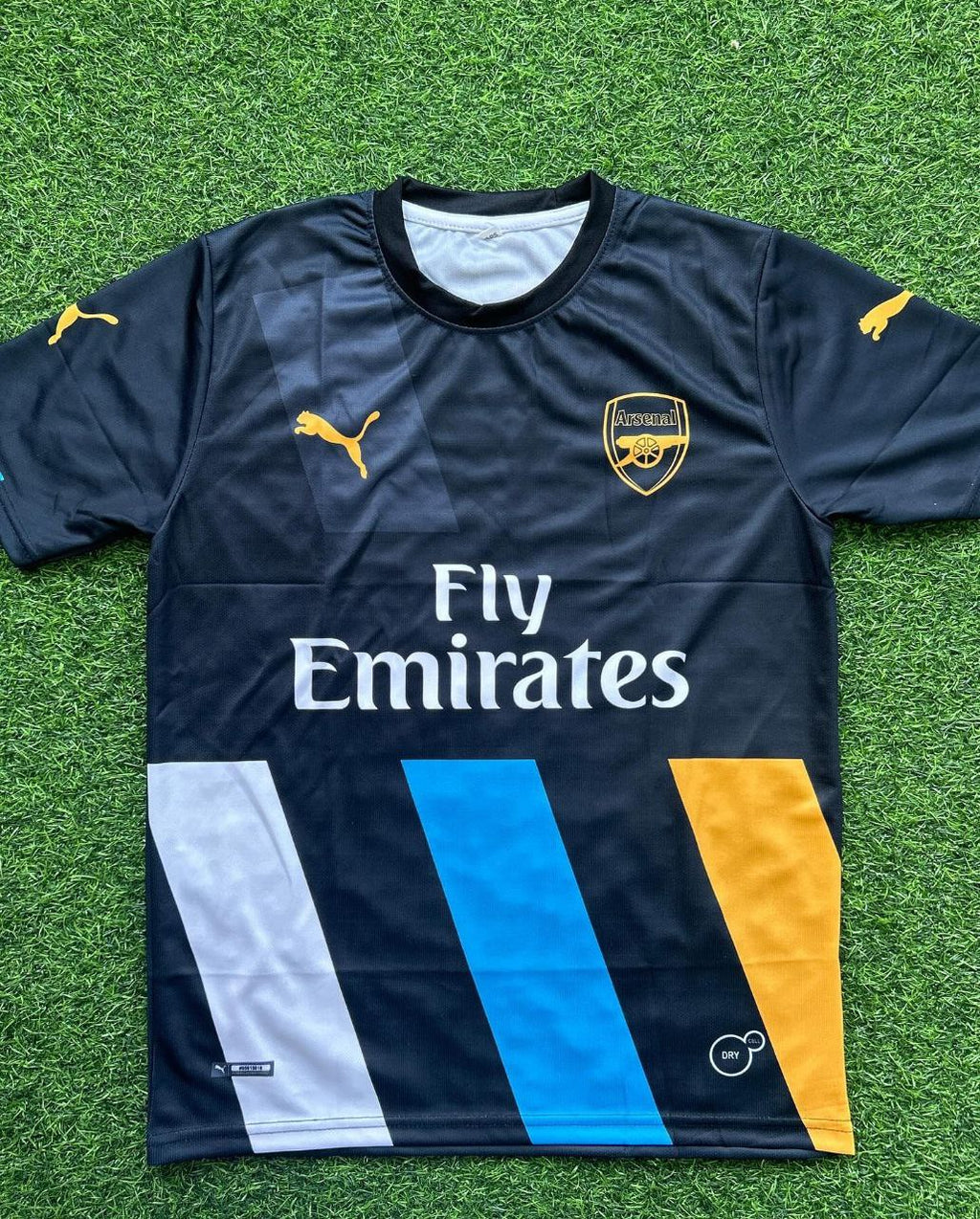 Mesut Ozil Arsenal Retro Jersey – Front View