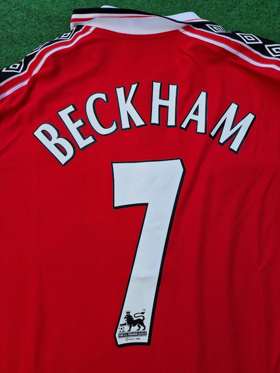 David Beckham 7 - Manchester United 1999 Red Long Sleeve Kit Jersey – Detailed View