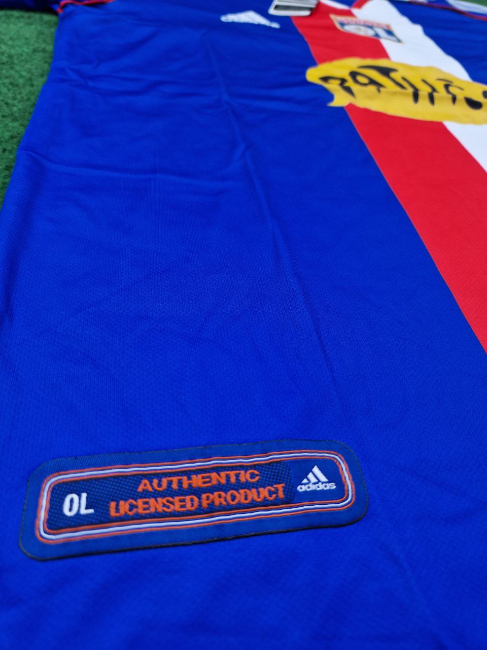Olympique Lyonnais 03/04 Retro Jersey – Detailed View