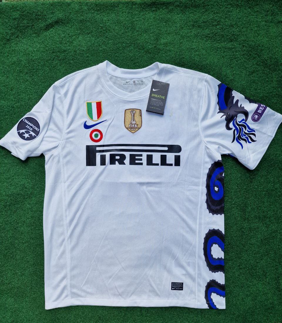 2010 Wesley Sneijder - Inter 2011 White Dragon Football Jersey – Detailed View