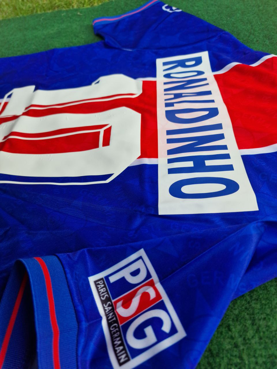 Ronaldinho Gaucho #10 Retro Football Jersey – Front View