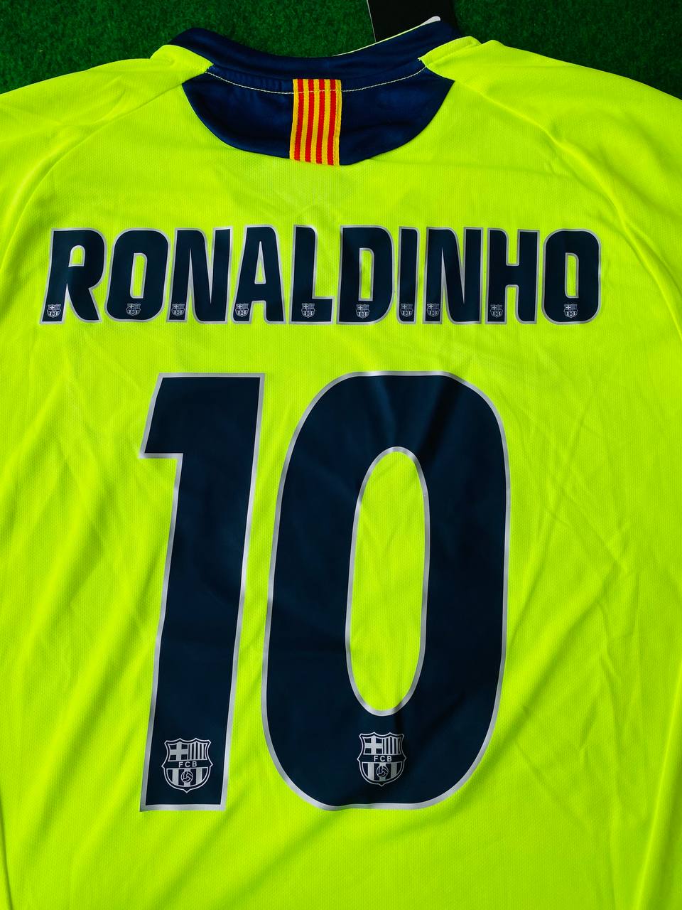 Ronaldinho Gaucho Barcelona 2005 2006 Green Yellow Retro Jersey – Detailed View